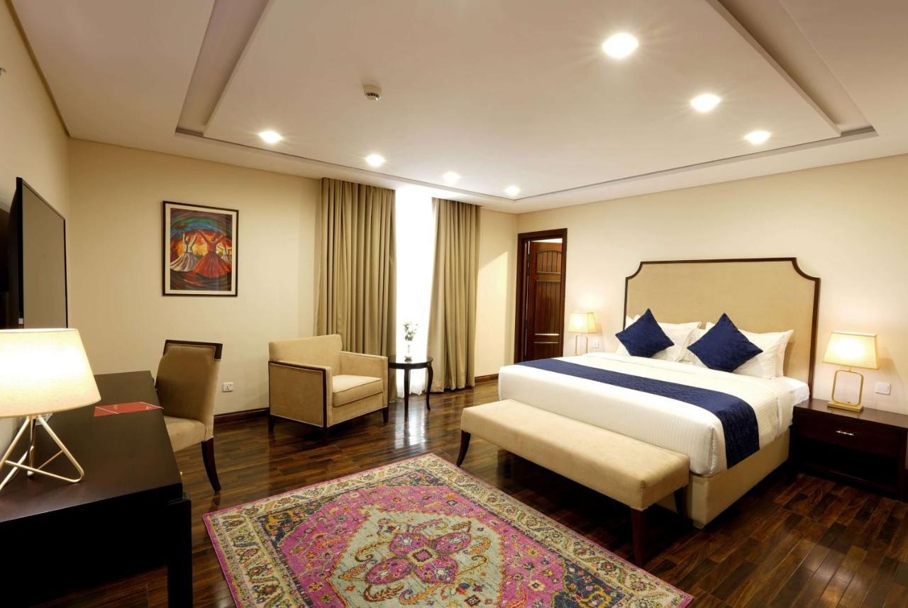 Ramada By Wyndham Lahore Gulberg II Hotel Ngoại thất bức ảnh