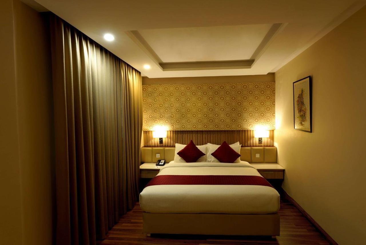 Ramada By Wyndham Lahore Gulberg II Hotel Ngoại thất bức ảnh