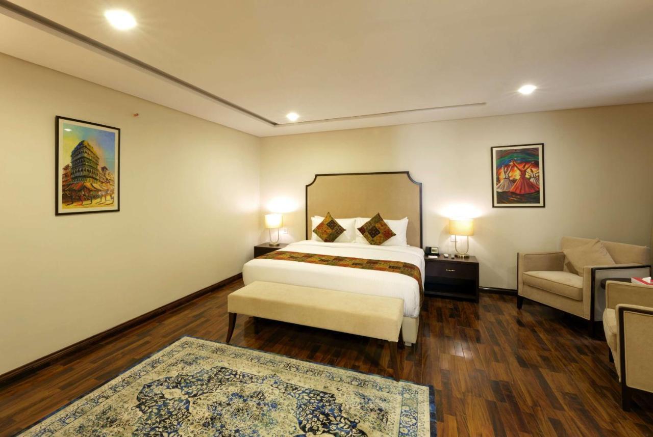 Ramada By Wyndham Lahore Gulberg II Hotel Ngoại thất bức ảnh