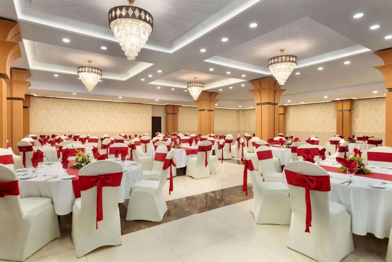 Ramada By Wyndham Lahore Gulberg II Hotel Ngoại thất bức ảnh