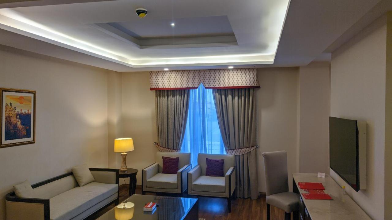 Ramada By Wyndham Lahore Gulberg II Hotel Ngoại thất bức ảnh