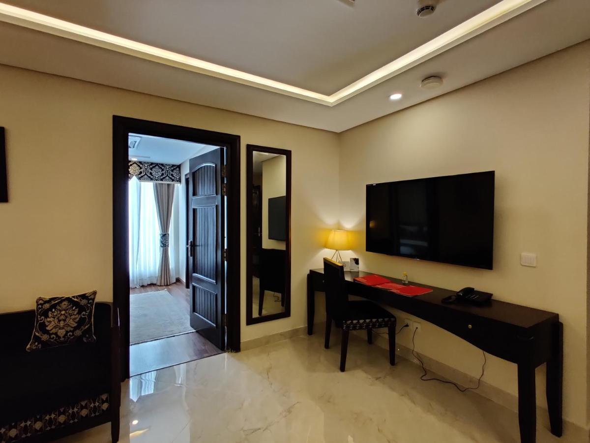 Ramada By Wyndham Lahore Gulberg II Hotel Ngoại thất bức ảnh