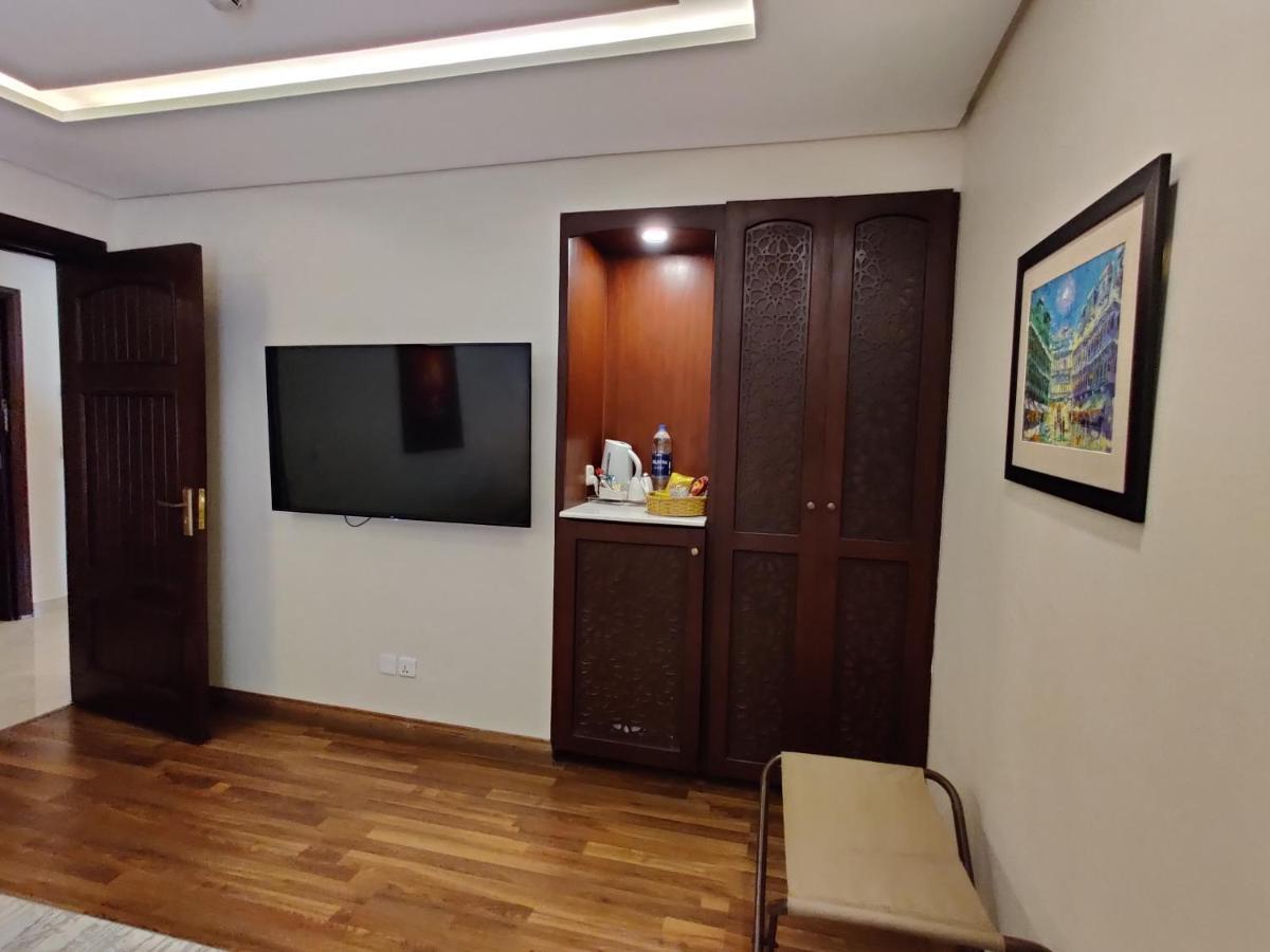 Ramada By Wyndham Lahore Gulberg II Hotel Ngoại thất bức ảnh