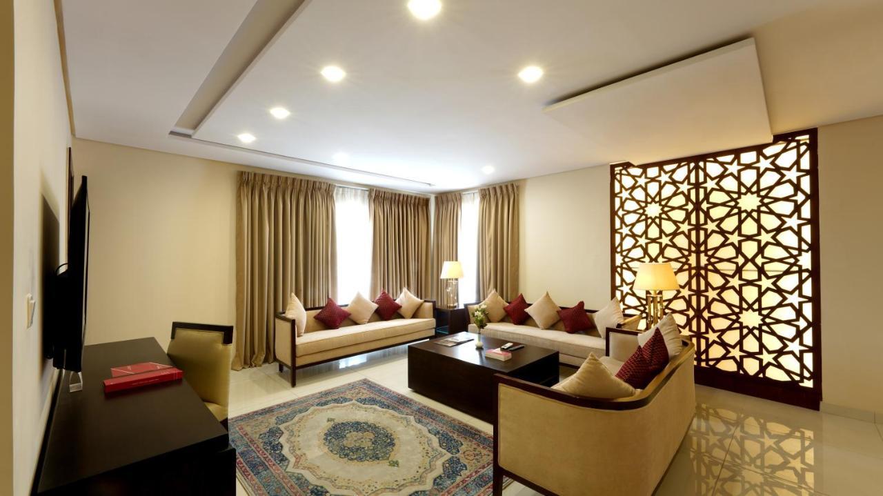 Ramada By Wyndham Lahore Gulberg II Hotel Ngoại thất bức ảnh