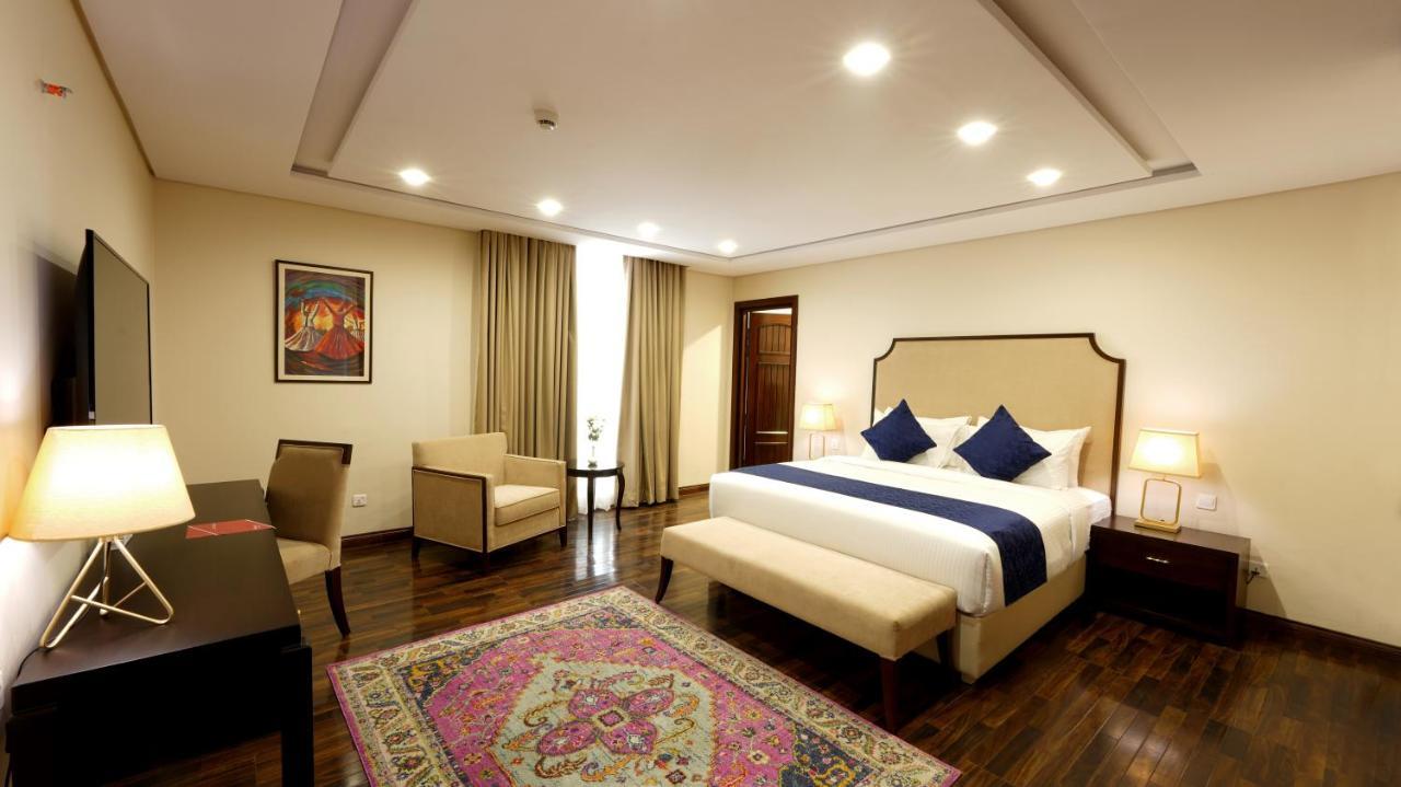 Ramada By Wyndham Lahore Gulberg II Hotel Ngoại thất bức ảnh