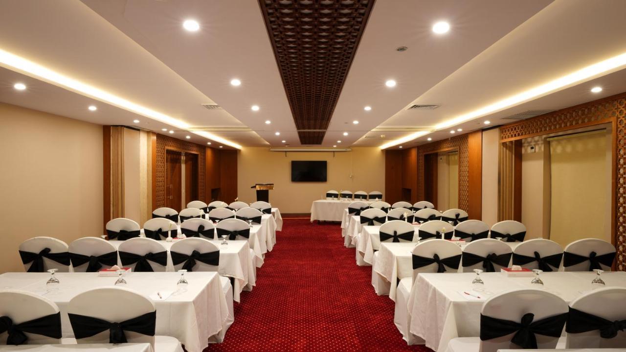 Ramada By Wyndham Lahore Gulberg II Hotel Ngoại thất bức ảnh