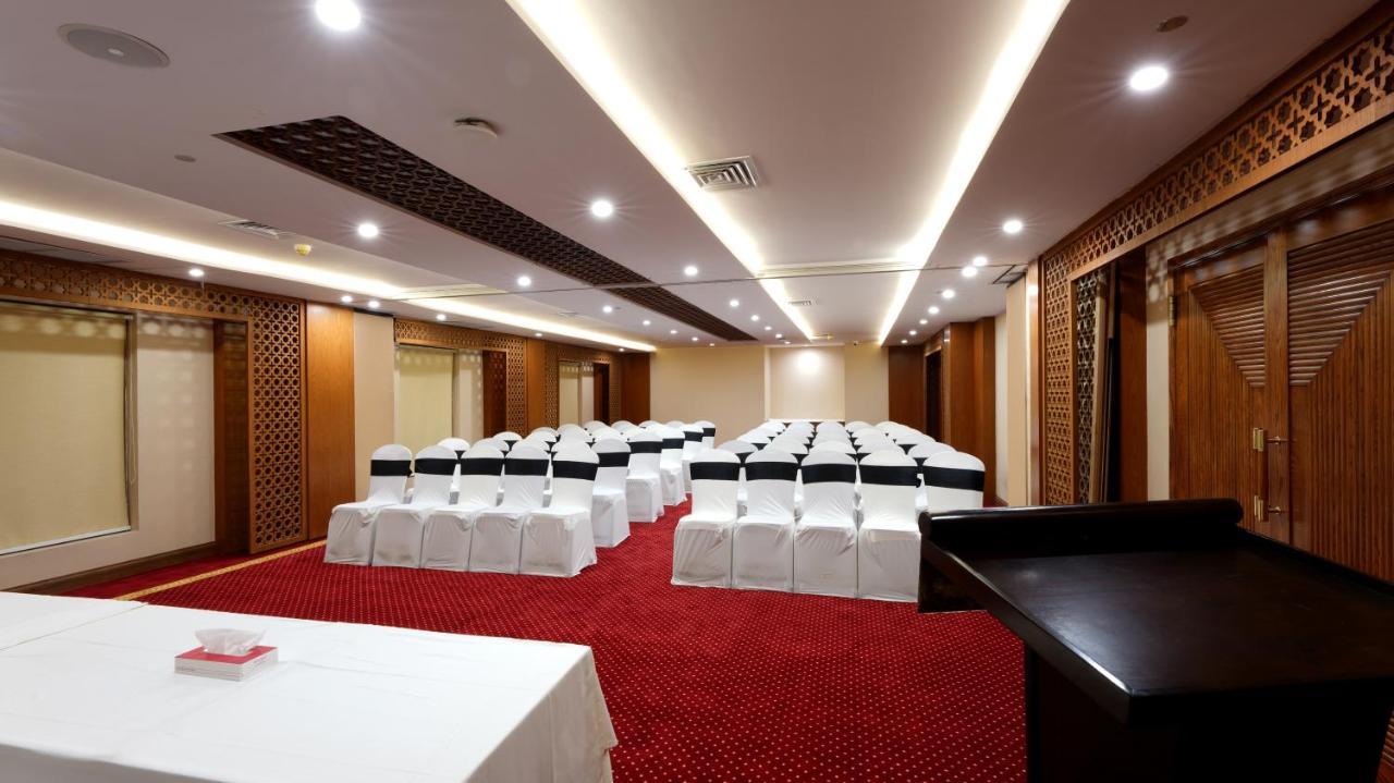 Ramada By Wyndham Lahore Gulberg II Hotel Ngoại thất bức ảnh