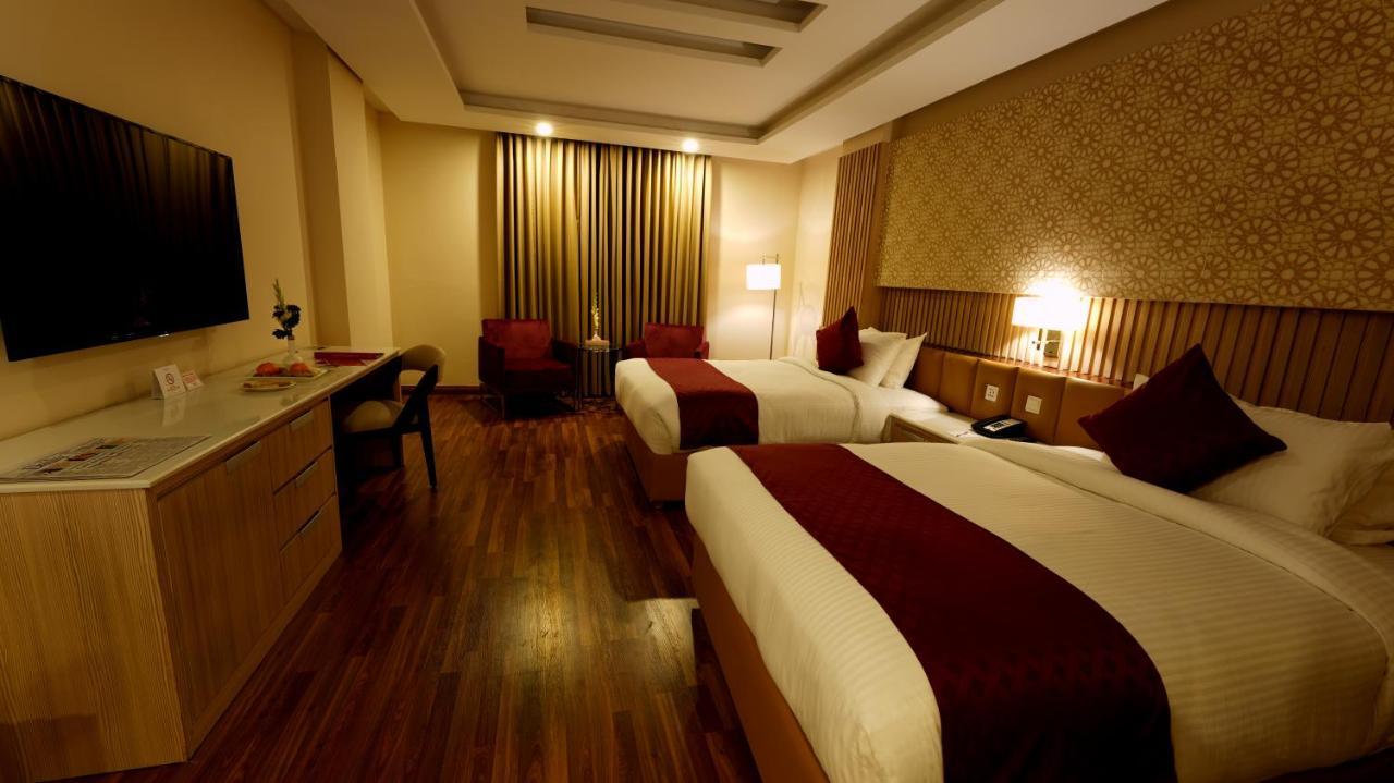 Ramada By Wyndham Lahore Gulberg II Hotel Ngoại thất bức ảnh