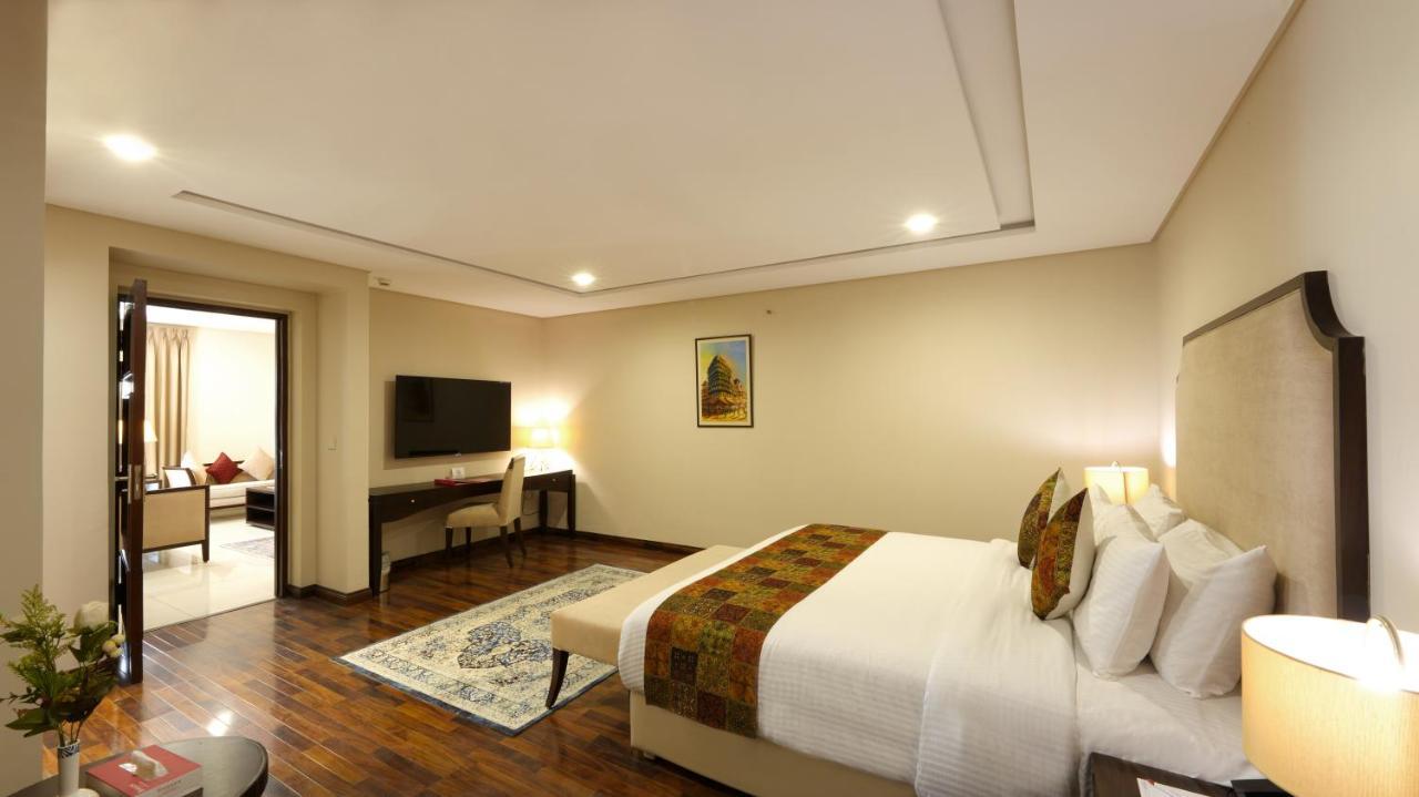 Ramada By Wyndham Lahore Gulberg II Hotel Ngoại thất bức ảnh