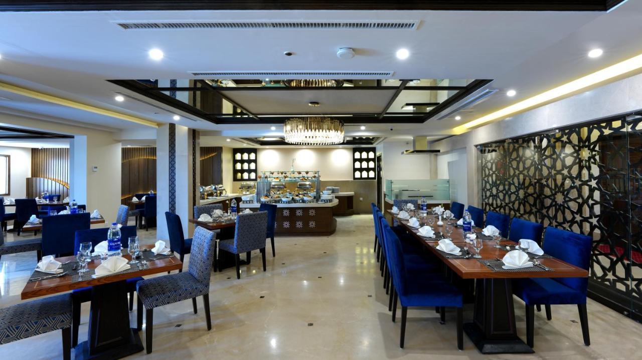 Ramada By Wyndham Lahore Gulberg II Hotel Ngoại thất bức ảnh